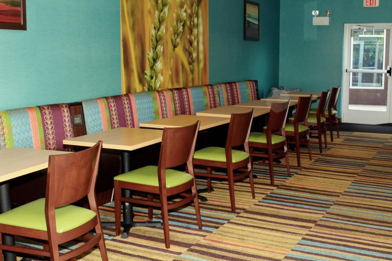 Fairfield Inn & Suites By Marriott Fairmont Extérieur photo